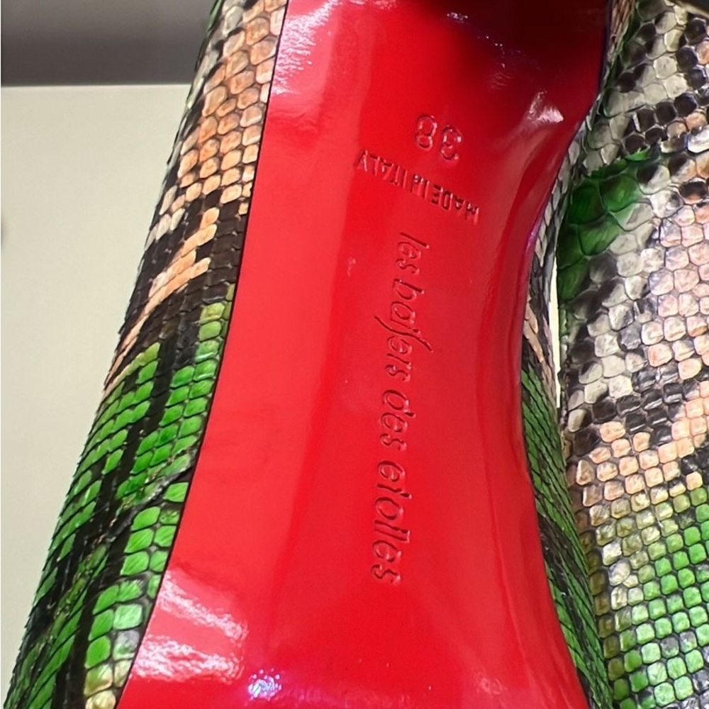 Green Snakeskin Peep-Toe Stiletto Pumps - Picture 4 of 6